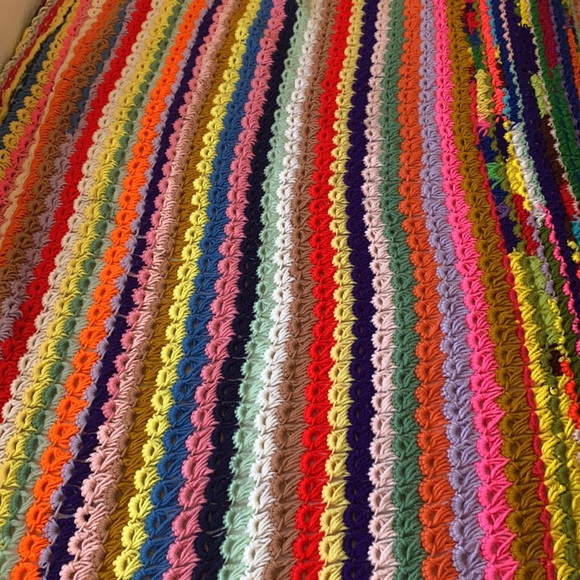 Vintage Granny Roseanne Style Knit Vibrant Afghan - Picture 5 of 5